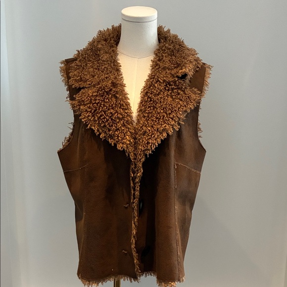Le Grenier Jackets & Blazers - Cozy Brown faux Shearling Vest